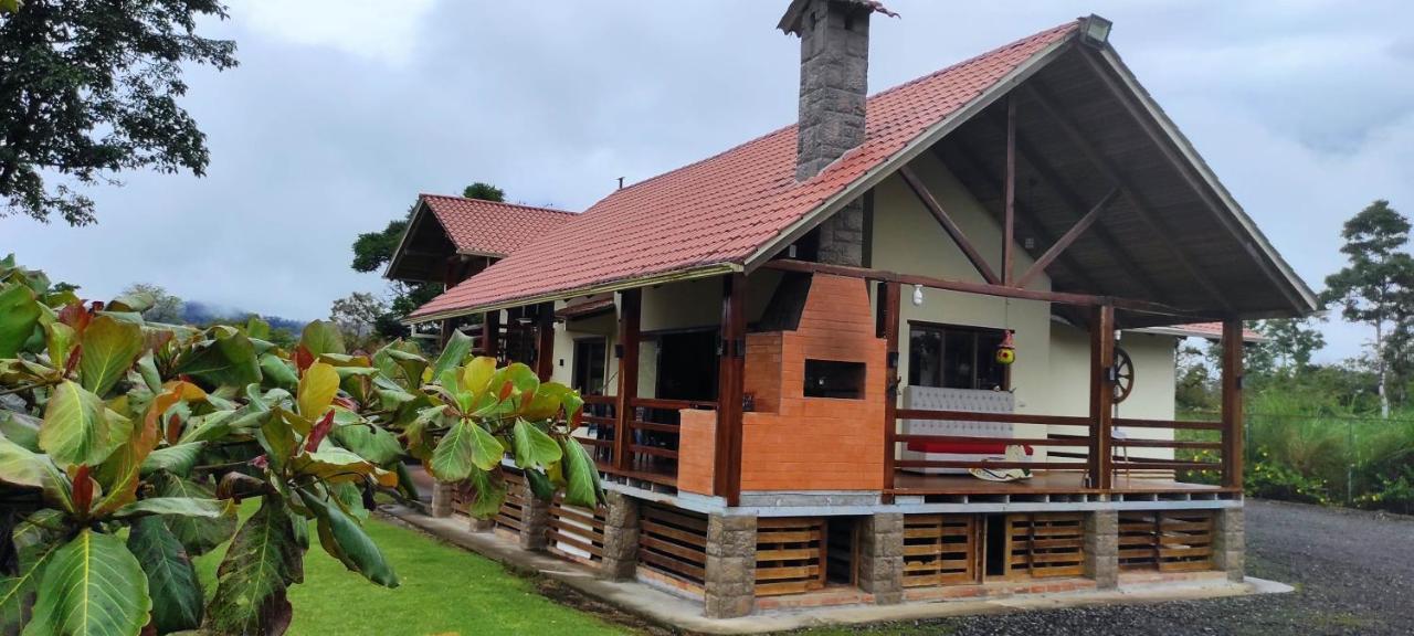 Quinta Isabel, Casa De Huespedes & Cafeteria Macas Exterior foto